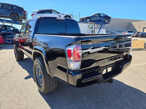 Used 2021 Toyota Tacoma TRD Sport w/ Technology Package image 3
