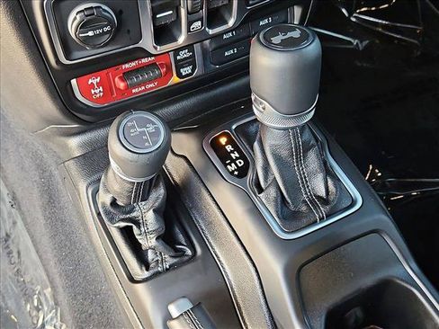 Used 2026 Jeep Wrangler Unlimited Rubicon AWD/4WD image 17
