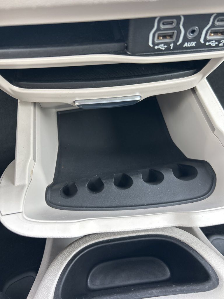 Used 2023 Chrysler Pacifica Touring-L FWD image 44