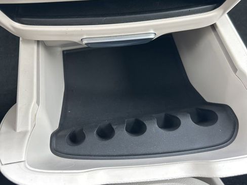Used 2023 Chrysler Pacifica Touring-L FWD image 44