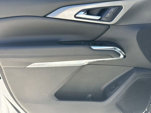 Used 2025 Chevrolet Traverse LT image 10