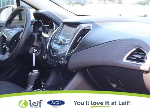 Used 2018 Chevrolet Cruze LT image 44
