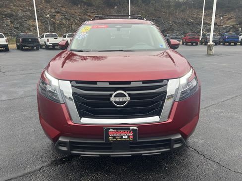 Used 2025 Nissan Pathfinder SV image 2