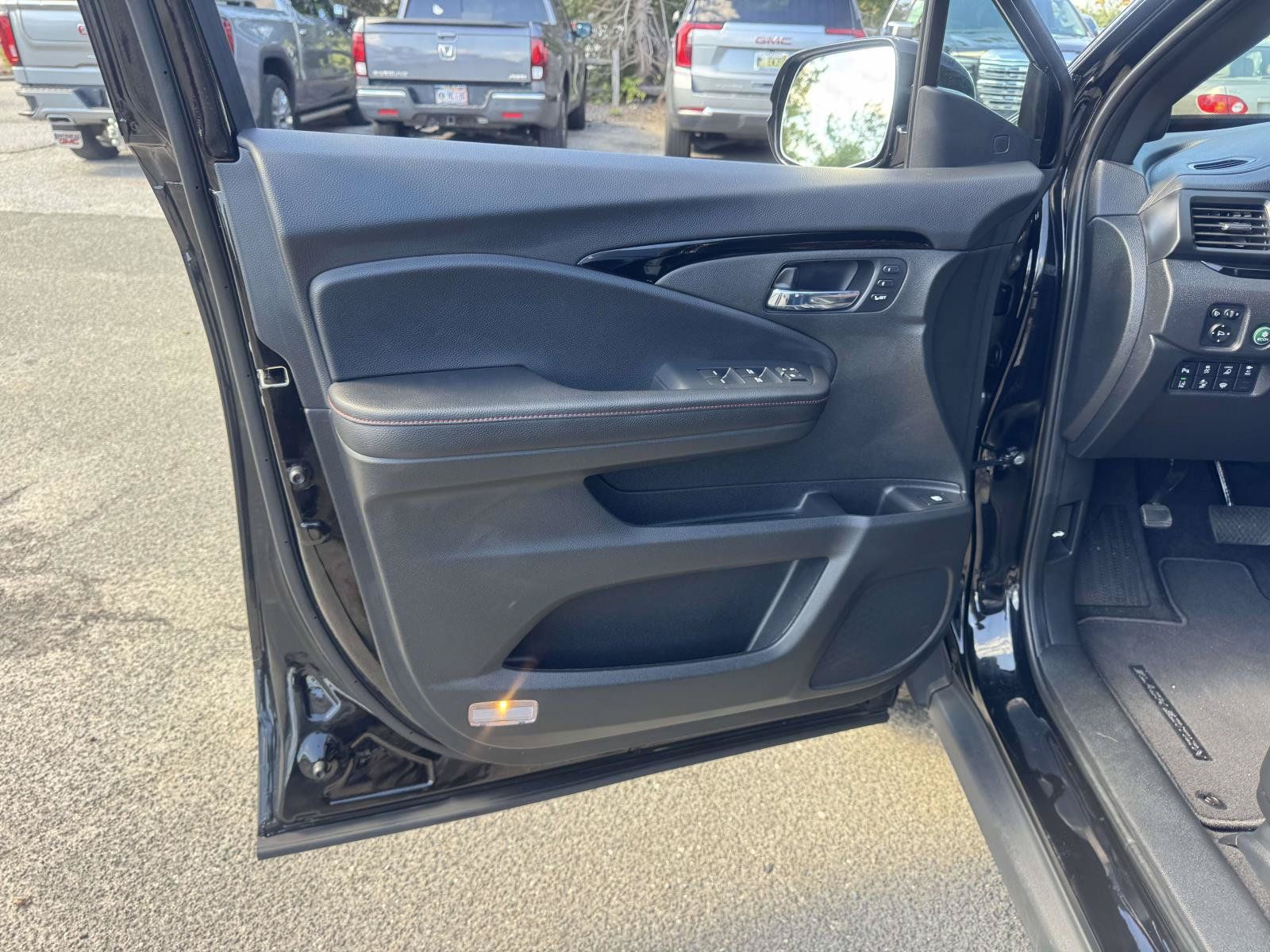 Used 2025 Honda Ridgeline Black Edition image 21