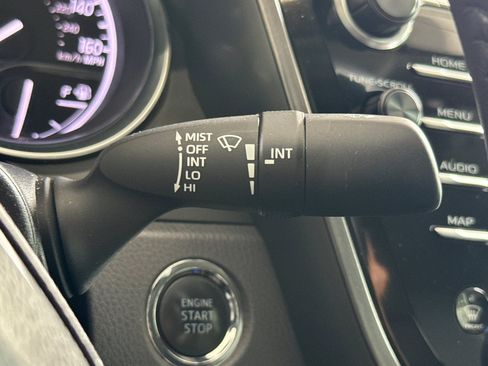 Used 2019 Toyota Camry XLE FWD image 32