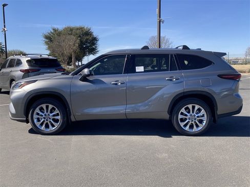 New 2026 Toyota Highlander Limited image 7