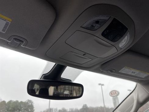 Used 2024 Chrysler Pacifica Touring-L image 17