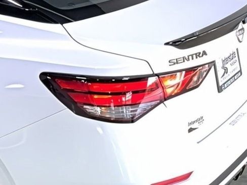 Used 2025 Nissan Sentra SR w/ SR Premium Package FWD image 10