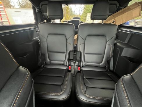 Used 2024 Ford Bronco Badlands w/ Sasquatch Package image 19