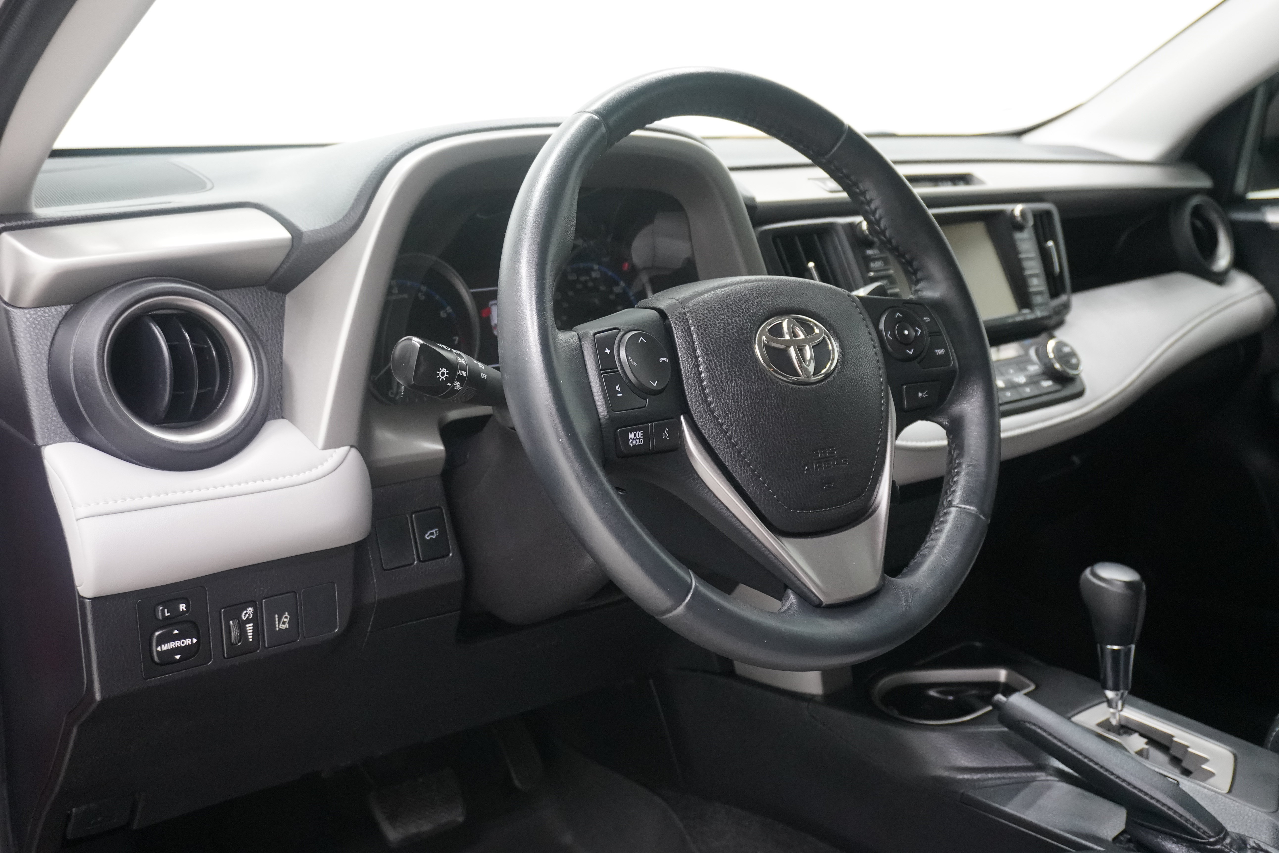 Used 2018 Toyota RAV4 XLE FWD image 10