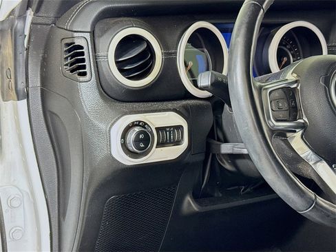 Used 2022 Jeep Gladiator Overland w/ Popular Equipment Package image 8