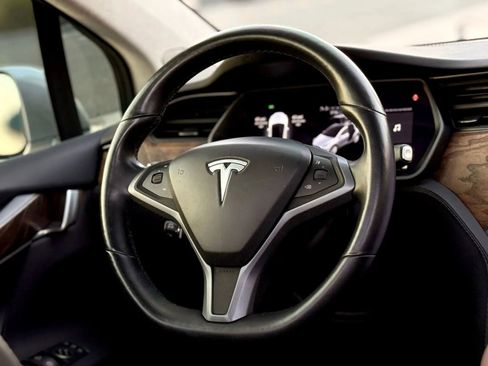 Used 2018 Tesla Model X 75D image 13