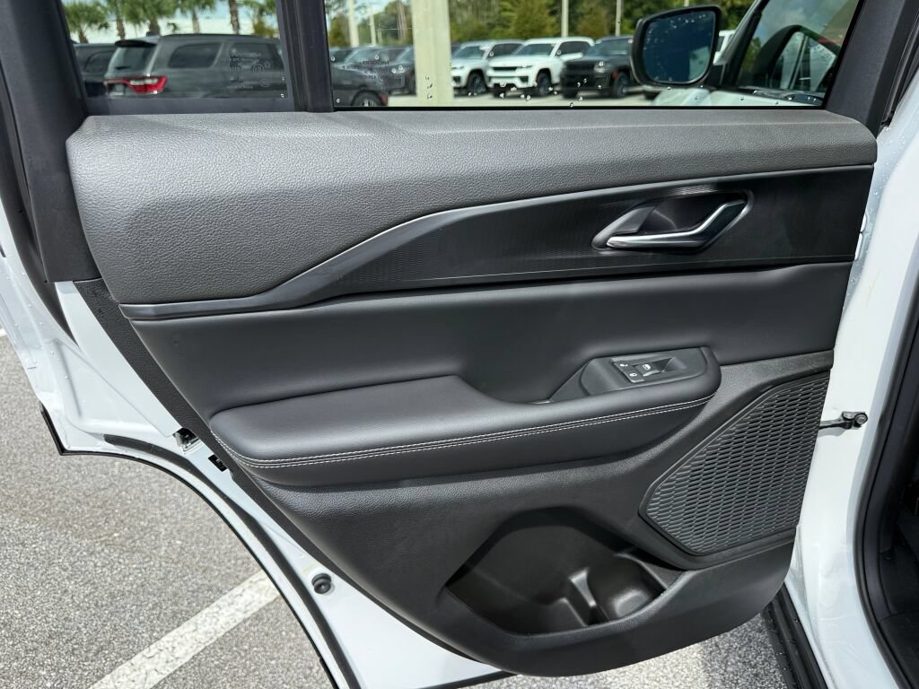 New 2027 Jeep Grand Cherokee Laredo AWD/4WD image 9
