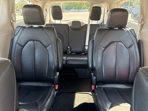 Used 2017 Chrysler Pacifica Touring-L Plus FWD image 45