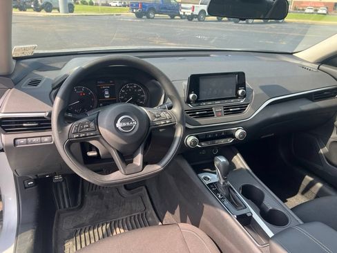 Used 2023 Nissan Altima 2.5 S FWD image 9