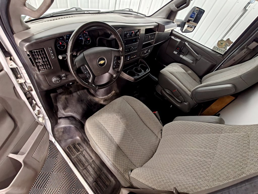 Used 2022 Chevrolet Express 3500 w/ Power Convenience Package RWD image 4