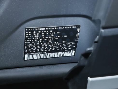 Certified 2025 Volkswagen Tiguan SE image 20