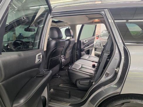 Used 2018 Nissan Pathfinder Platinum AWD/4WD image 38