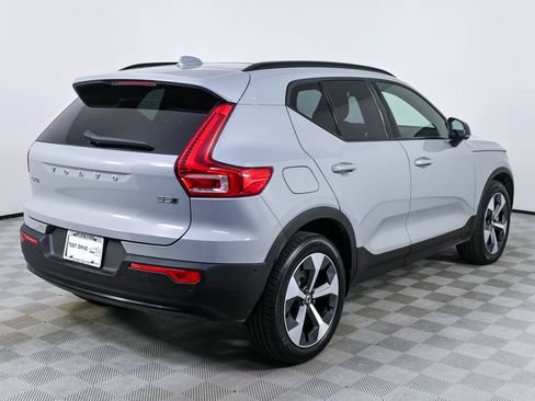 Certified 2025 Volvo XC40 B5 Plus AWD/4WD image 28