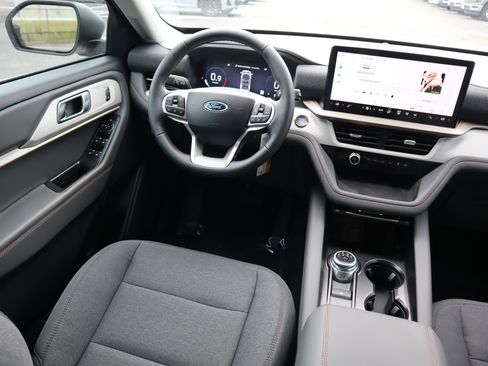 New 2025 Ford Explorer Active image 29