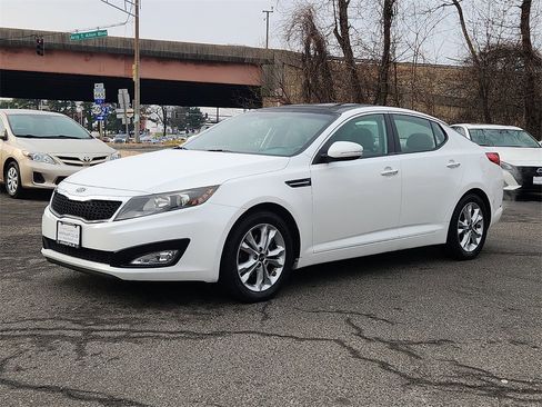 Used 2011 Kia Optima EX w/ Premium Pkg image 3