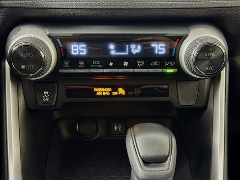 Used 2019 Toyota RAV4 LE image 13