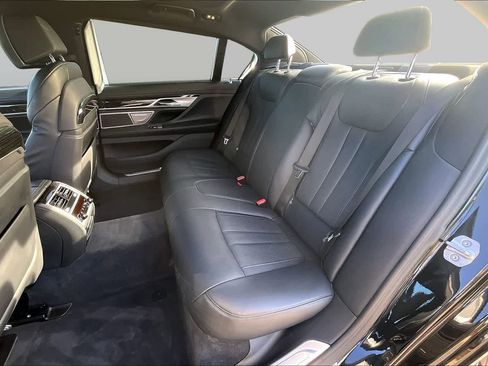 Used 2020 BMW 750i xDrive w/ Executive Package AWD/4WD image 21