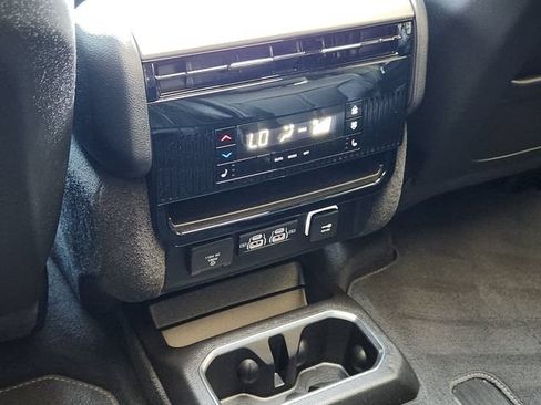 Certified 2024 Jeep Wagoneer Series II AWD/4WD image 27