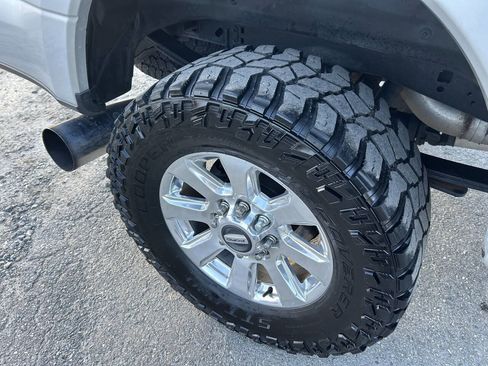 Used 2017 Ford F250 Platinum w/ FX4 Off-Road Package image 12
