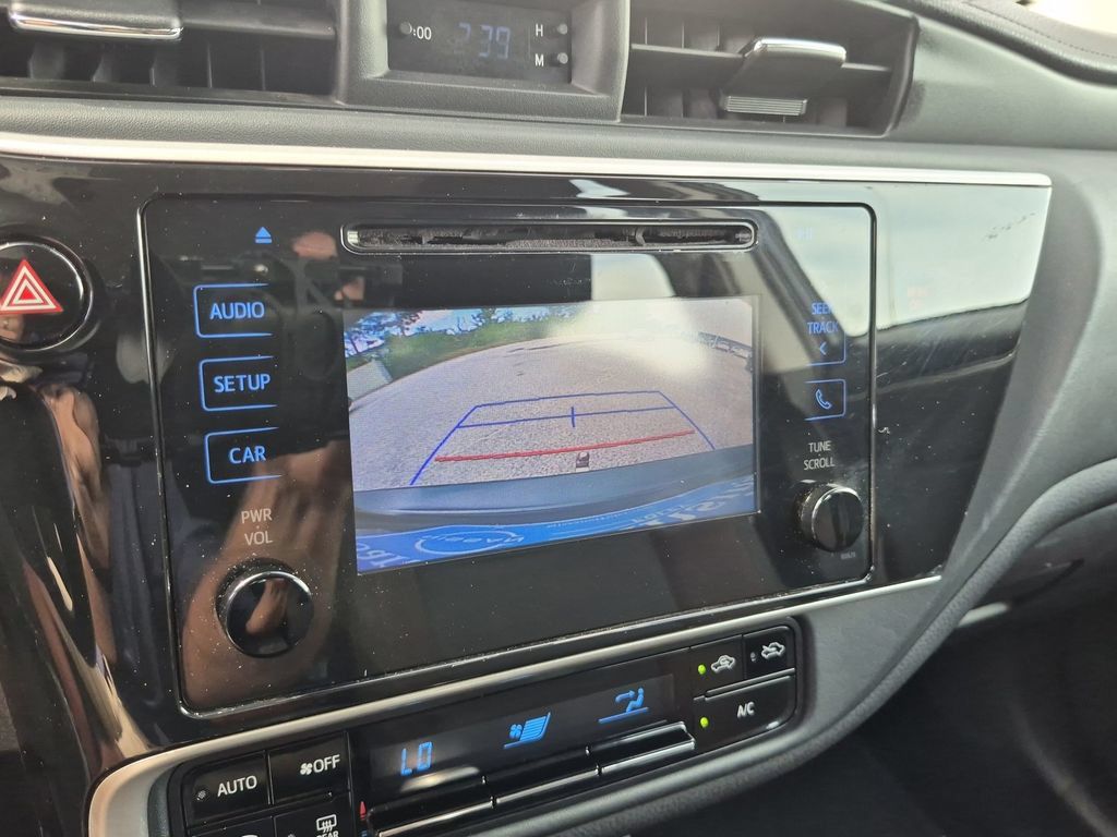 Used 2018 Toyota Corolla LE FWD image 25