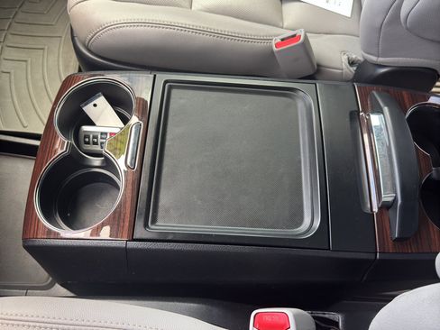 Used 2018 Toyota Sienna Limited Premium image 39