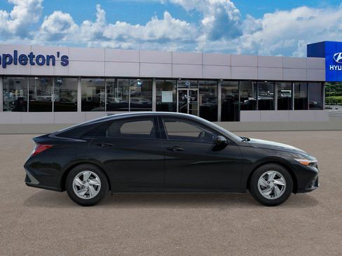 New 2026 Hyundai Elantra SE image 7