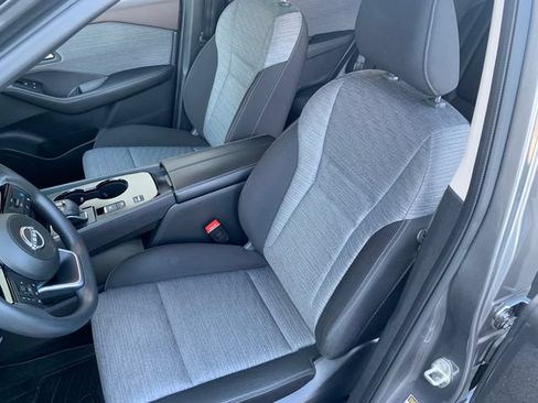 Used 2023 Nissan Rogue SV FWD image 10