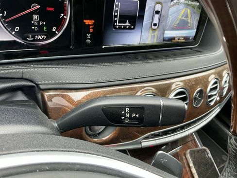 Used 2017 Mercedes-Benz S 550 Sedan image 19