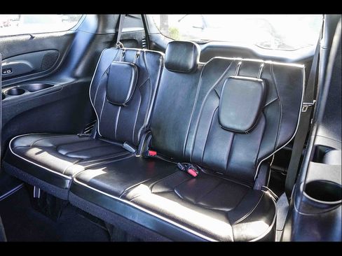 Used 2022 Chrysler Pacifica Limited w/ Uconnect Theater Family Group FWD image 21