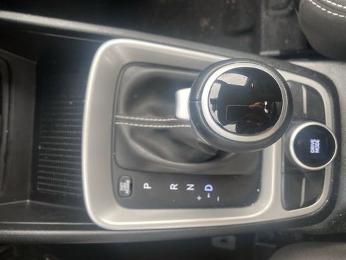 Used 2025 Hyundai Venue SEL image 29