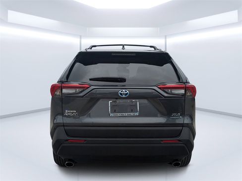 Used 2020 Toyota RAV4 XLE image 4