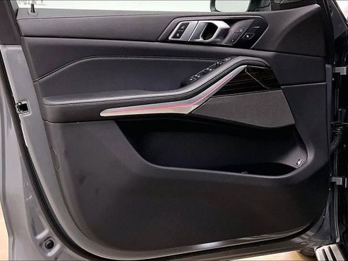 Used 2025 BMW X5 xDrive50e image 26