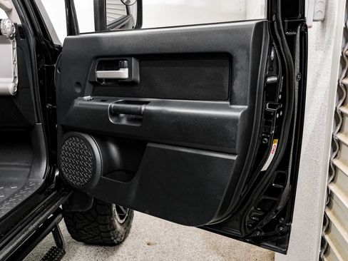 Used 2013 Toyota FJ Cruiser 4WD w/ Convenience Pkg image 48