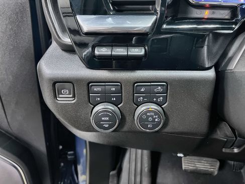 Used 2024 Chevrolet Silverado 2500 High Country w/ Technology Package AWD/4WD image 15