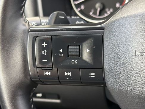 Used 2025 Nissan Rogue SV AWD/4WD image 16