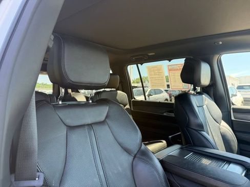 Used 2024 Jeep Wagoneer Series III w/ Premium Group I AWD/4WD image 59
