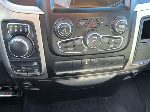 Used 2016 RAM 1500 Classic SLT w/ Luxury Group image 18