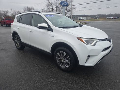 Used 2018 Toyota RAV4 XLE image 4
