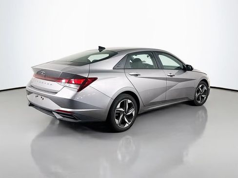 Used 2023 Hyundai Elantra SEL w/ Convenience Package FWD image 6