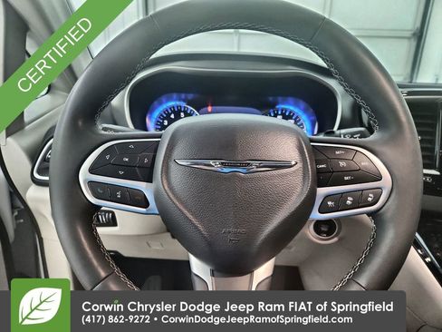 Certified 2023 Chrysler Pacifica Touring-L image 22
