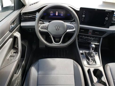 New 2025 Volkswagen Jetta SE image 9