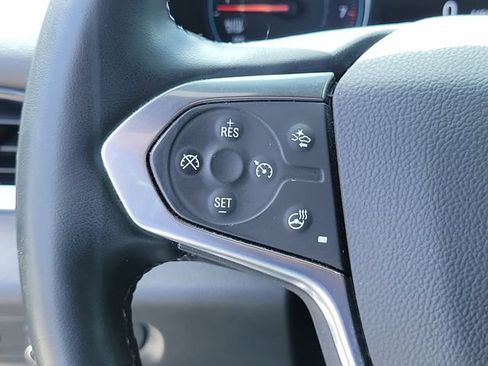 Used 2023 Chevrolet Traverse LT FWD image 28