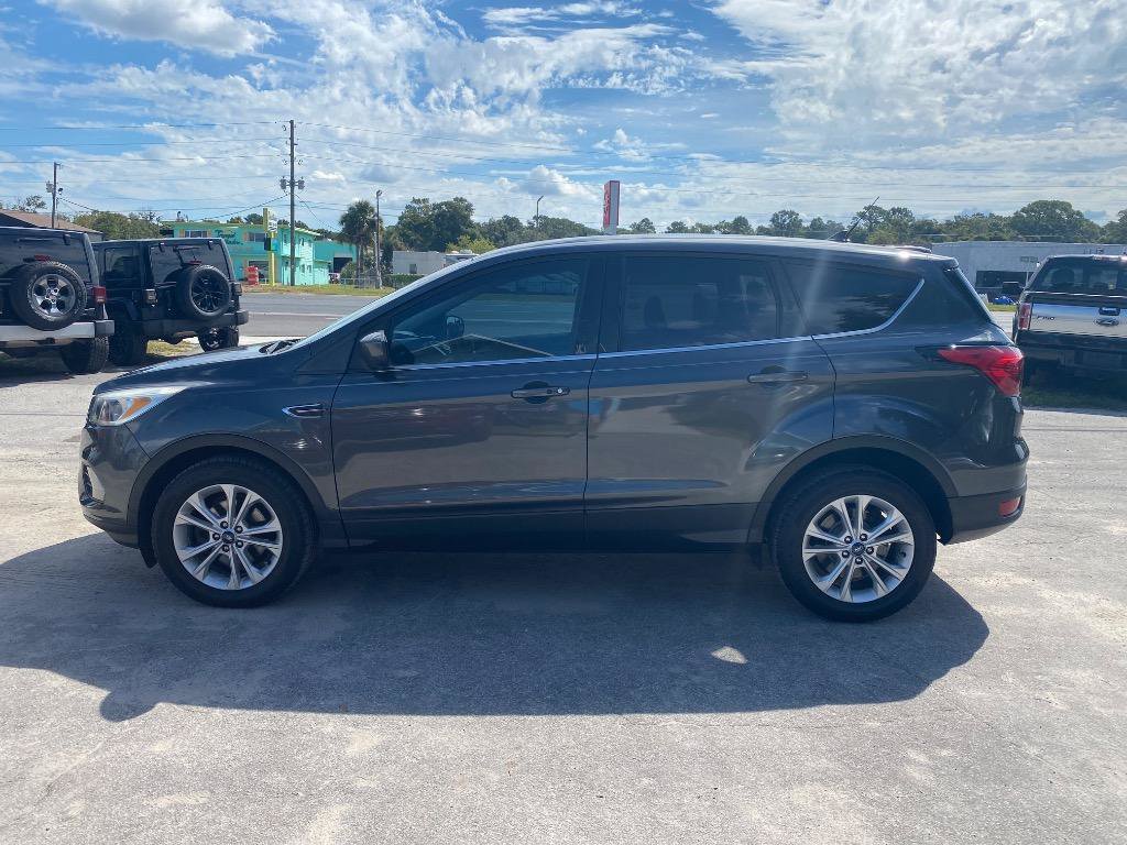 Used 2019 Ford Escape SE FWD image 1
