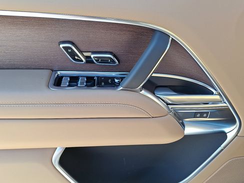 New 2026 Land Rover Range Rover Long Wheelbase SE image 4